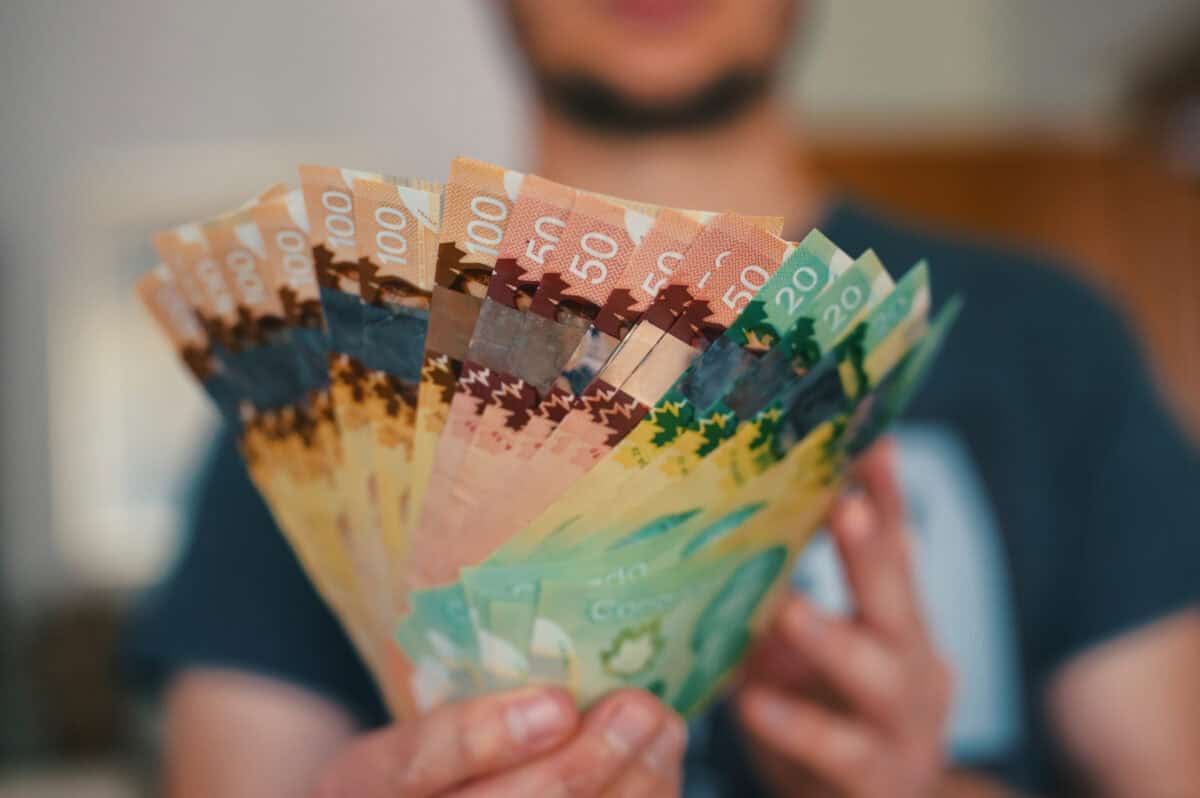 A 7.7% Dividend Stock Paying Cash Every Month