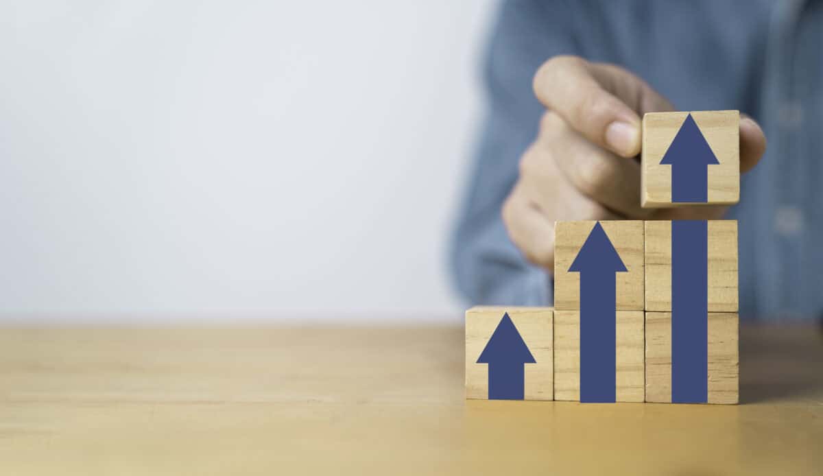 2 Safer High-Yield Dividend Stocks for Canadian Retirees