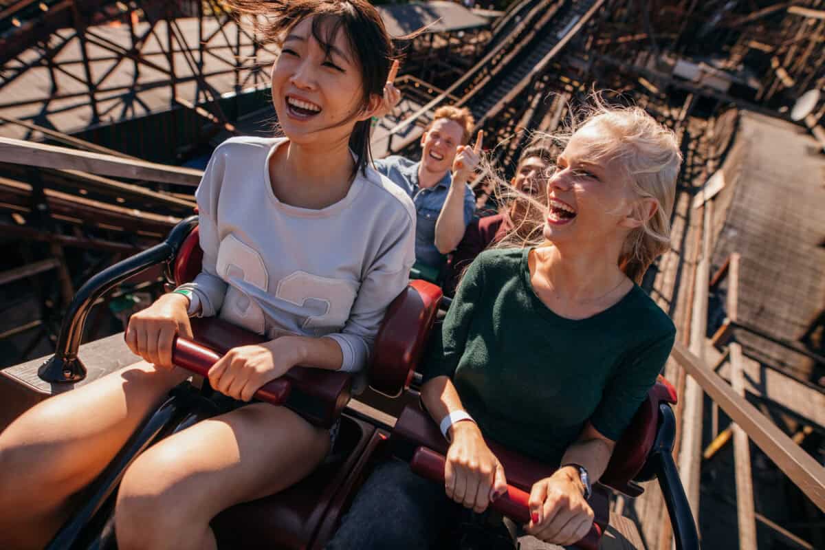 2 Canadian Dividend Stocks to Hold When Markets Get Bumpy