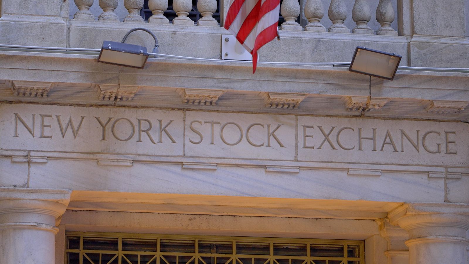 Stocks Settle Higher as Chipmakers Rally and Crude Prices Fall